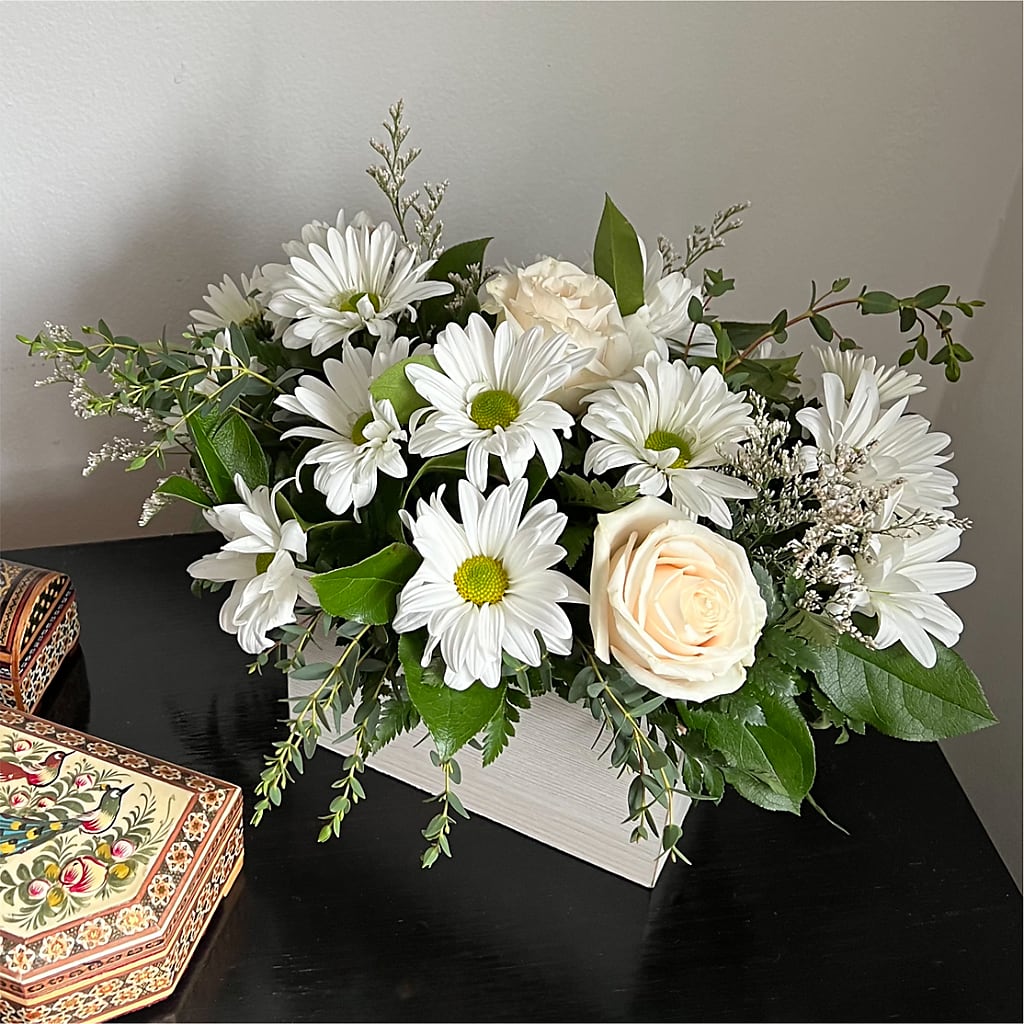 Fresh Linen Box Bouquet – BLOSSOMS & BALLOONS FLORIST, Roseville CA