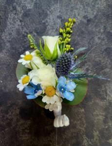 Mixed spring boutonniere