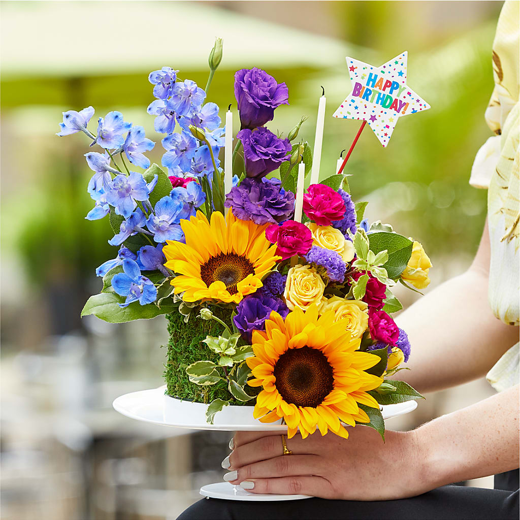 Star of the Day Floral Cake – BLOSSOMS & BALLOONS FLORIST, Roseville CA